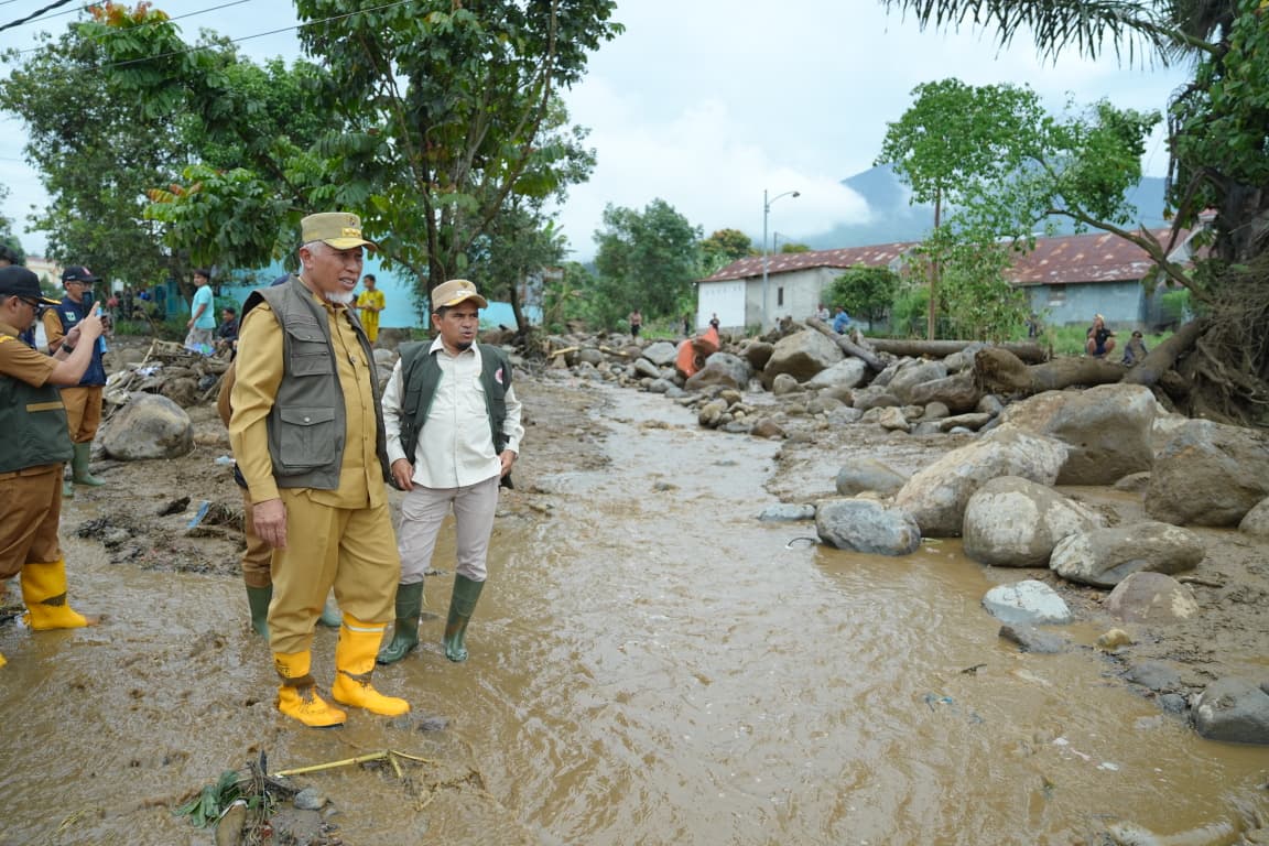 Tinjau Galodo Solok, Mahyeldi Dorong Percepatan Pemulihan dan Pendataan Kerusakan