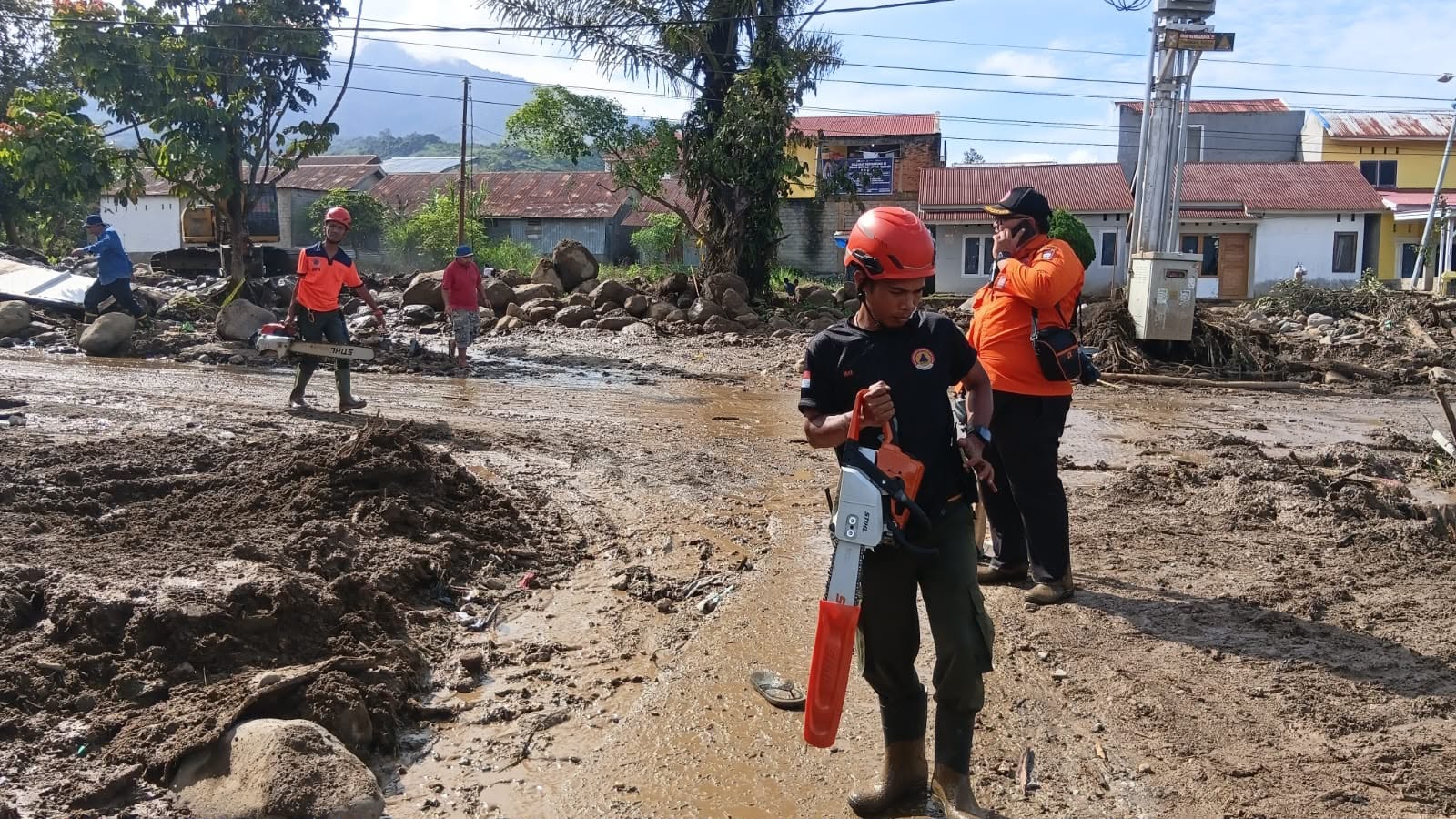 BPBD Padang Kerahkan Personel dan Relawan Bantu Penanganan Banjir Bandang Solok