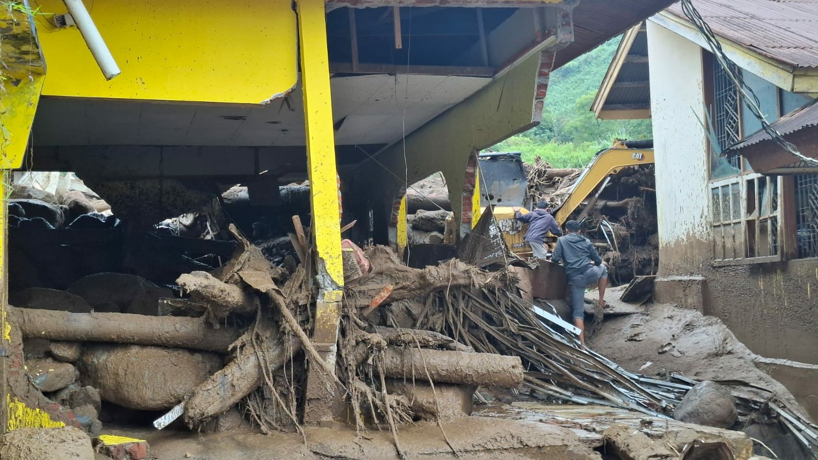 Melihat Bangunan Perkantoran Pemkab Solok yang Jebol Diterjang Galodo