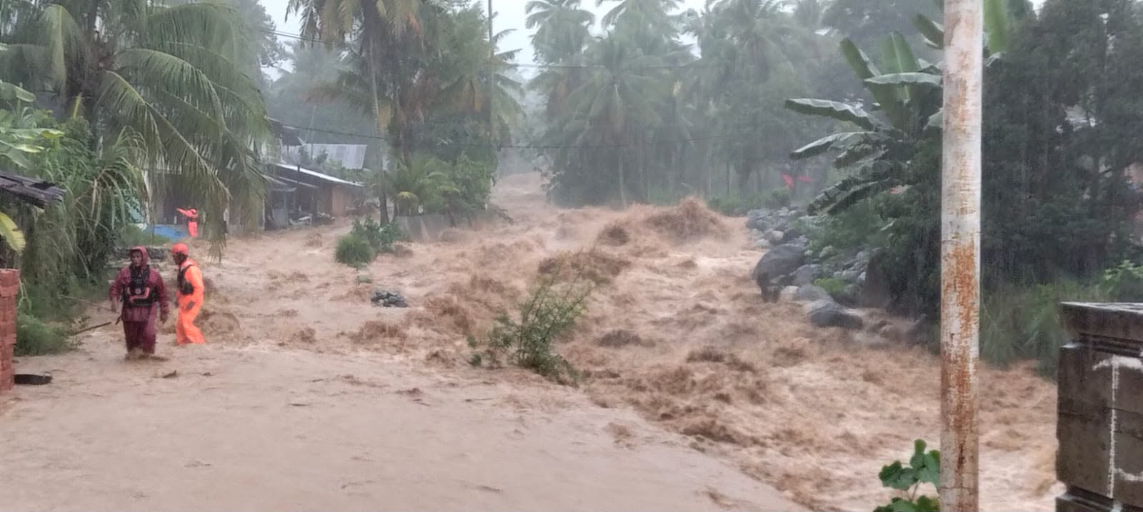 672 Warga Mengungsi dan Akses Guo Terputus Dampak Banjir Padang